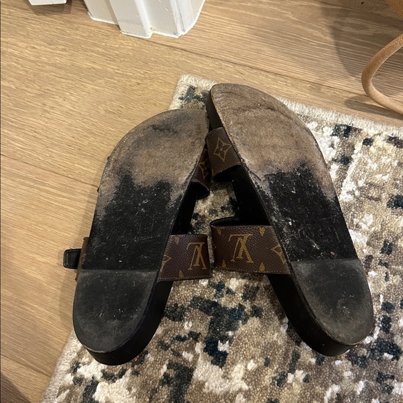 Louis Vuitton Black and Brown Monogram Slides - Picture 5 of 5